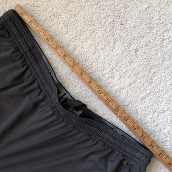 Brown University Men’s 2 XL Under Armour Shorts - Picture 12 of 16